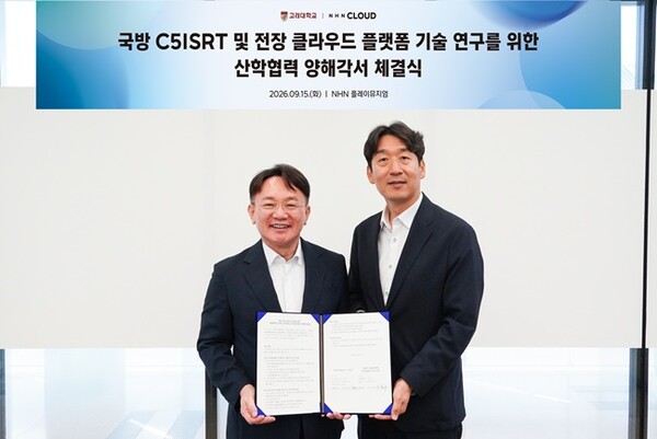 (왼쪽부터) 강석중 고려대학교 기술경영전문대학원 교수, 김동훈 NHN클라우드 대표 /NHN클라우드