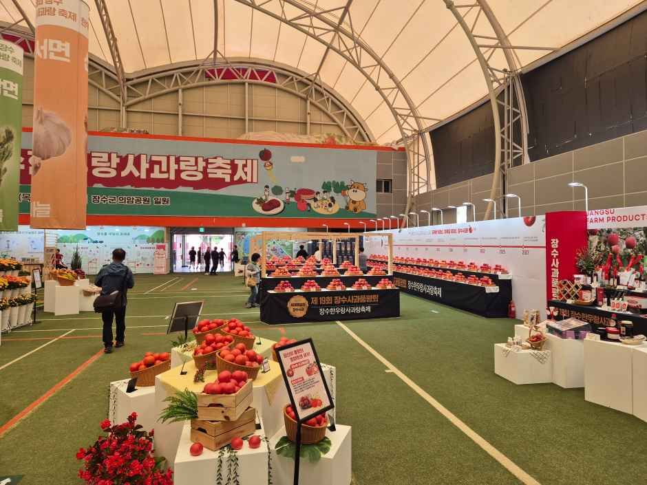 빨간색 재료로 만든 레드푸드들 / 사진=한국관광공사