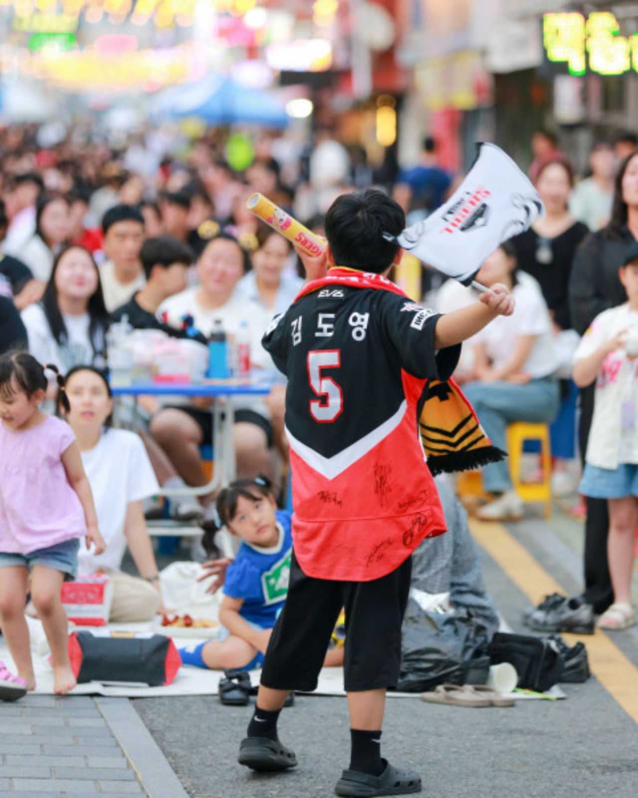 KIA 타이거즈 김도영 선수를 응원하는 어린이 팬