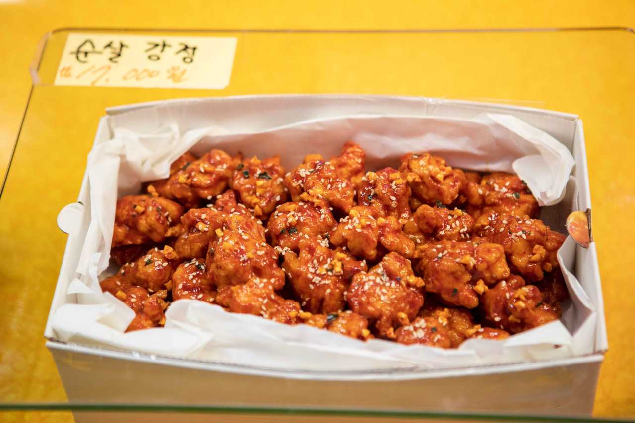 감칠맛이 일품인 속초 닭강정 / 사진=한국관광공사 포토코리아@김지호