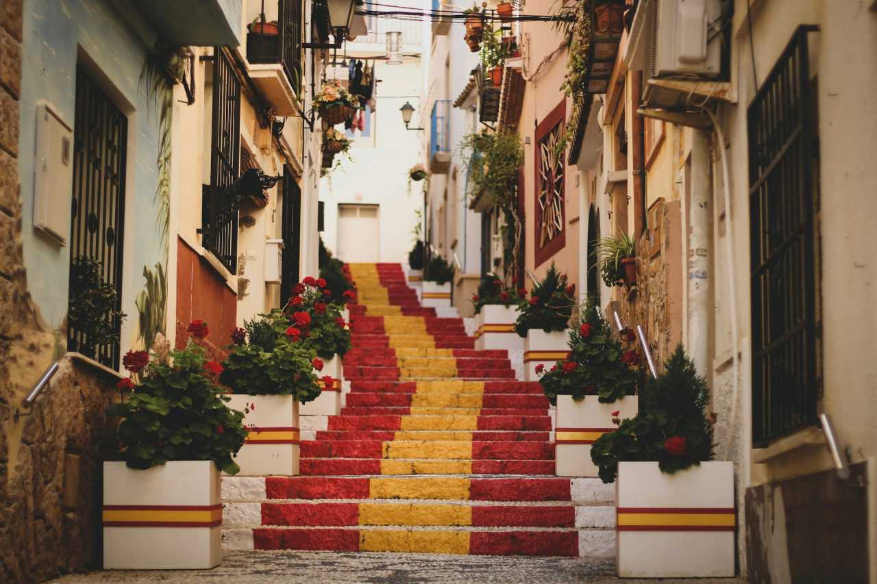스페인과 이탈리아는 양볼 두 번씩 / 사진=unsplash