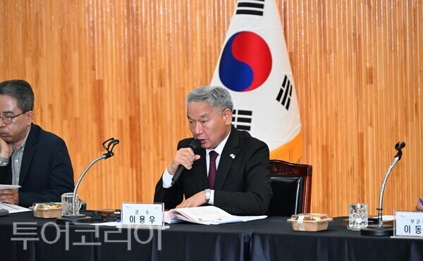 ▲이용우 부여군수의 주재로 지난 28일 서동브리핑실에서 열린 ‘2027년 부여군 시책구상 토론회’ 모습. /사진-부여군