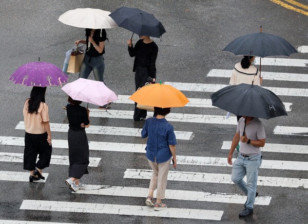 [기상속보]]오늘날씨 제주·남해안·동해안 곳곳 이틀간 5∼80㎜ 비 서울 낮 28도...주말,주간예보.연합뉴스
