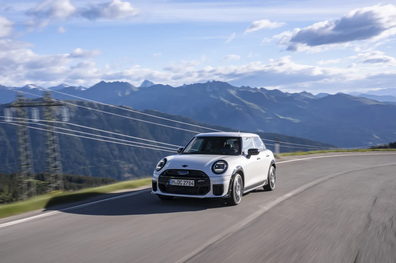MINI 쿠퍼 S 5도어 / BMW