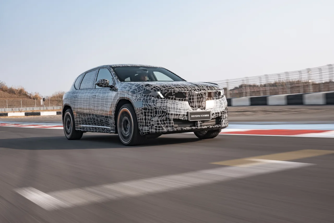 BMW iX3 / BMW