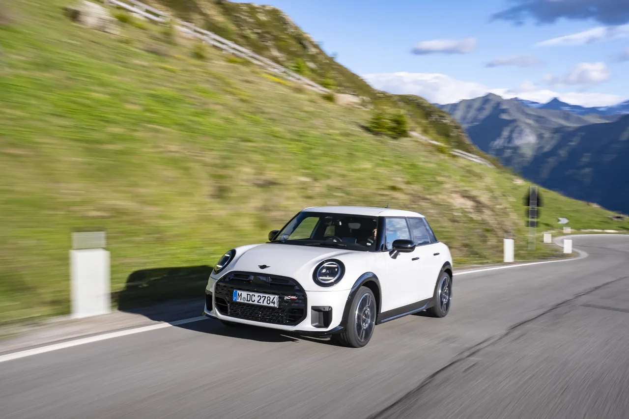 MINI 쿠퍼 S 5도어 / BMW