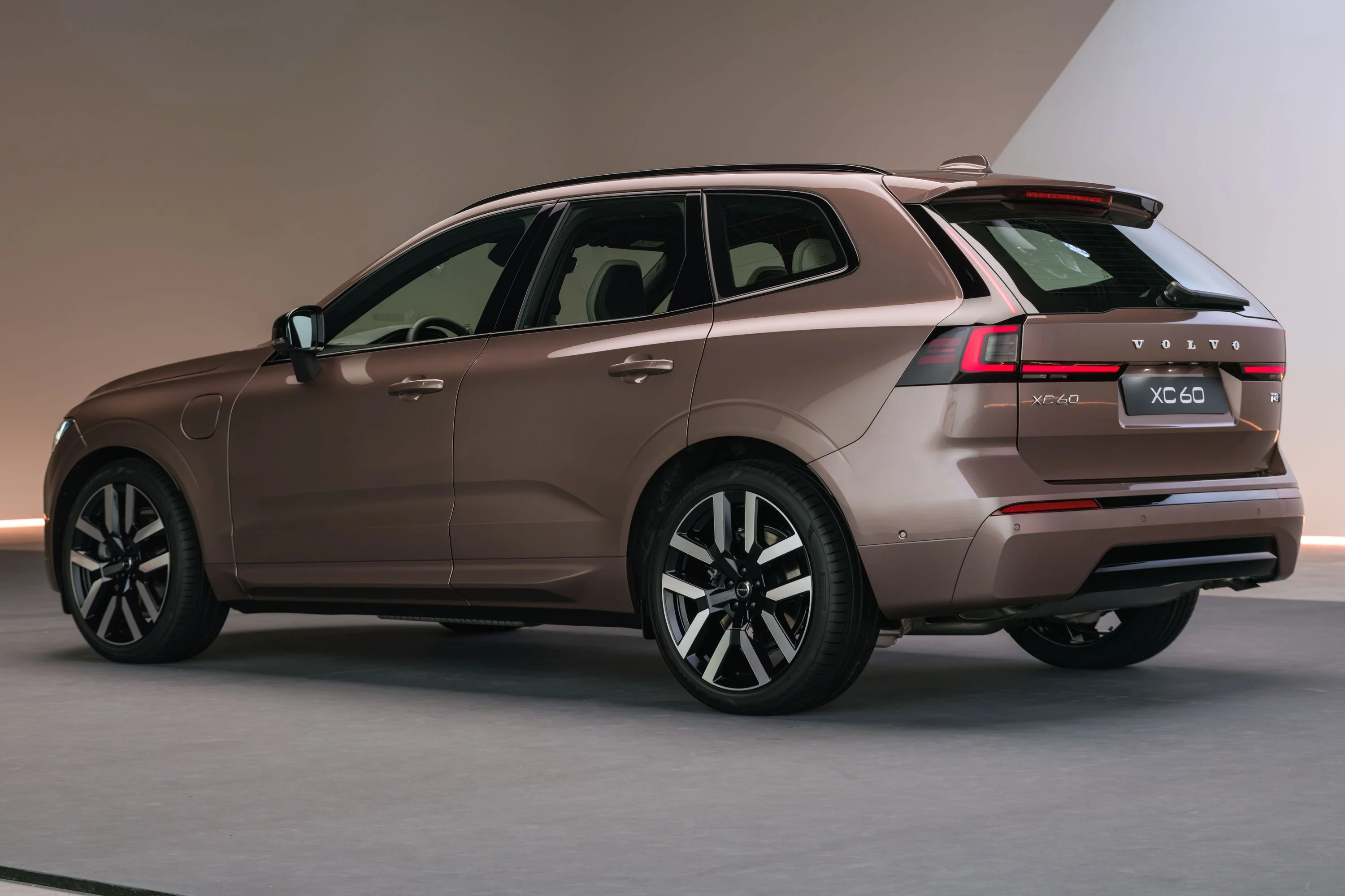 배터리 2배 커졌다 볼보 XC60 & XC90 개선모델 공개