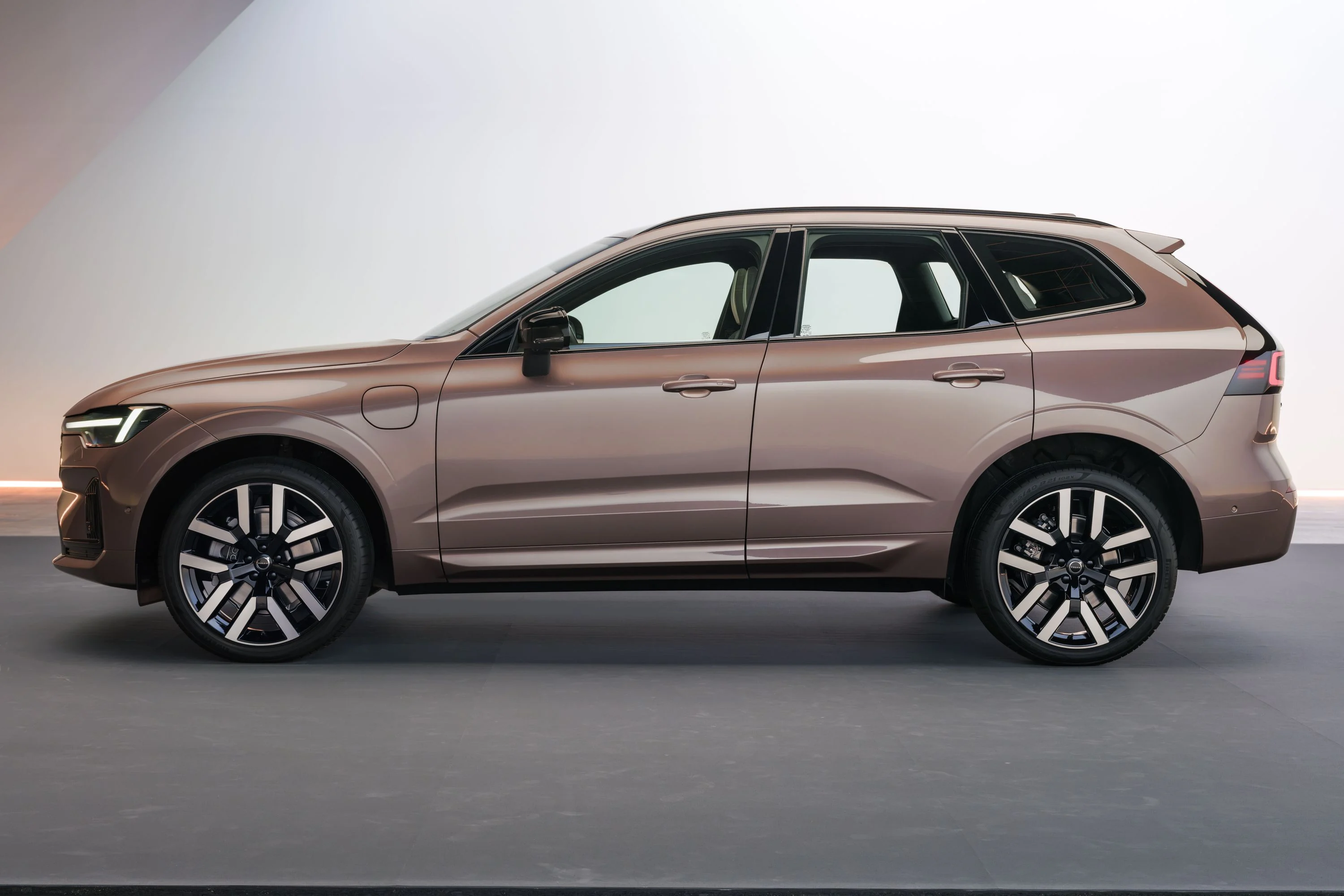 배터리 2배 커졌다 볼보 XC60 & XC90 개선모델 공개