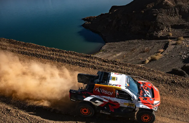토요타 DKR GR FC Hilux 수소 연료전지 다카르 참가