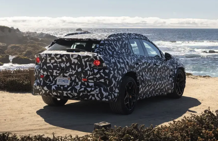 메르세데스 AMG GT SUV 10월 17일 공개 1000마력 넘을까