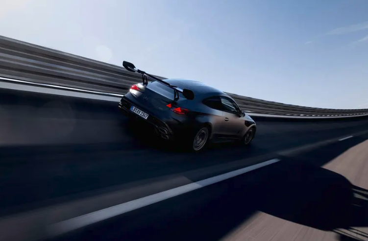 메르세데스 AMG CLE 646 공개 646마력 V8 30대 한정