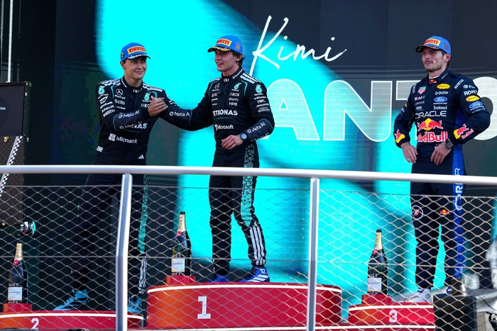 포디엄에 오른 메르세데스-AMG 페트로나스 F1팀. 사진 | 메르세데스-벤츠 코리아