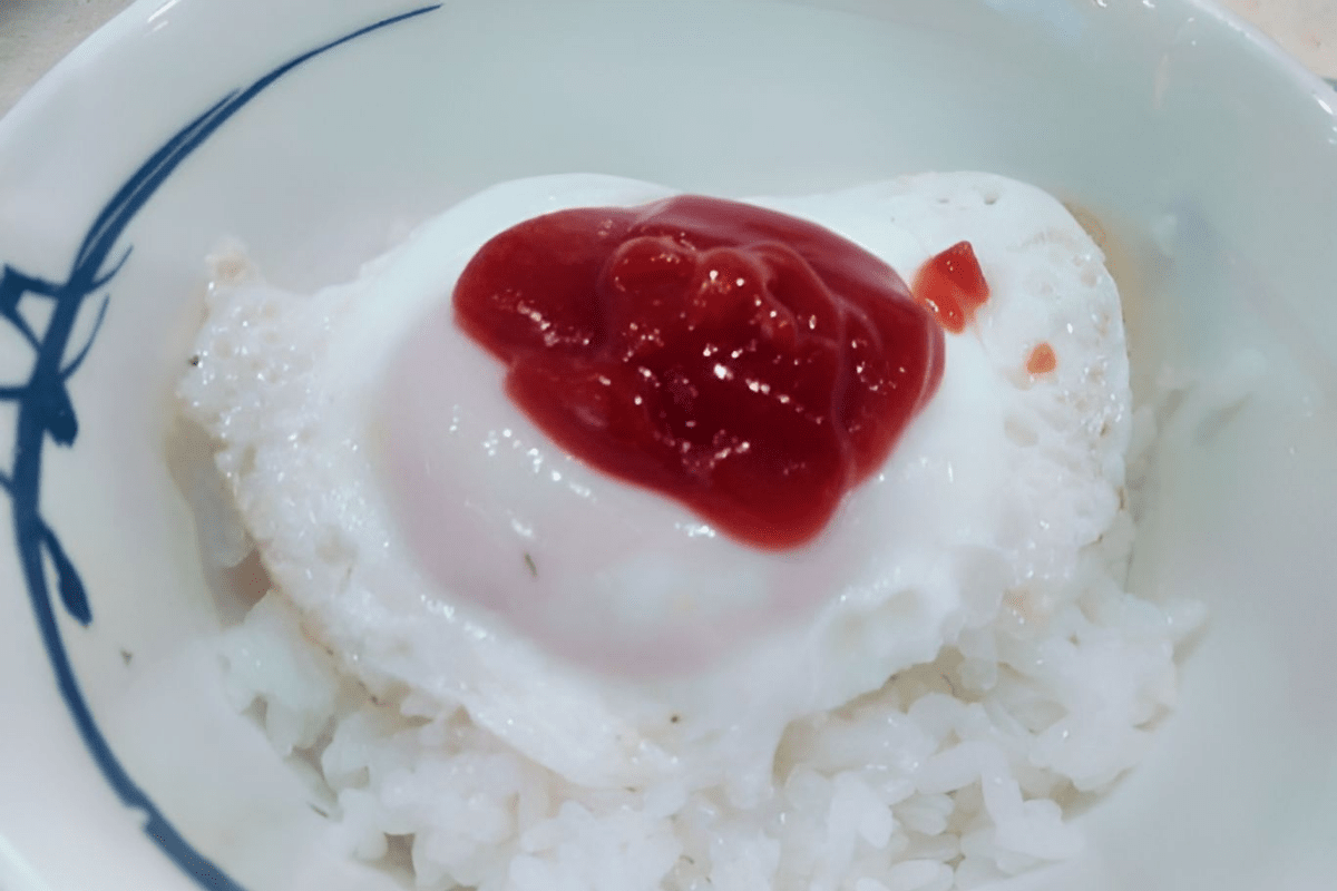 계란후라이에 뿌린 케찹 / 온라인 커뮤니티