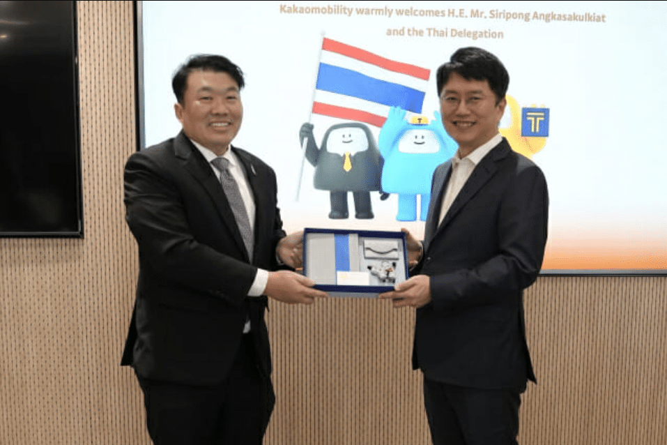 벤츠·테슬라 제쳤다?… 해외 정부가 콕 집어 강남까지 배우러 온 '국산차 기술' 4 카카오모빌리티 서울자율차 태국·체코 교통차관 시승
