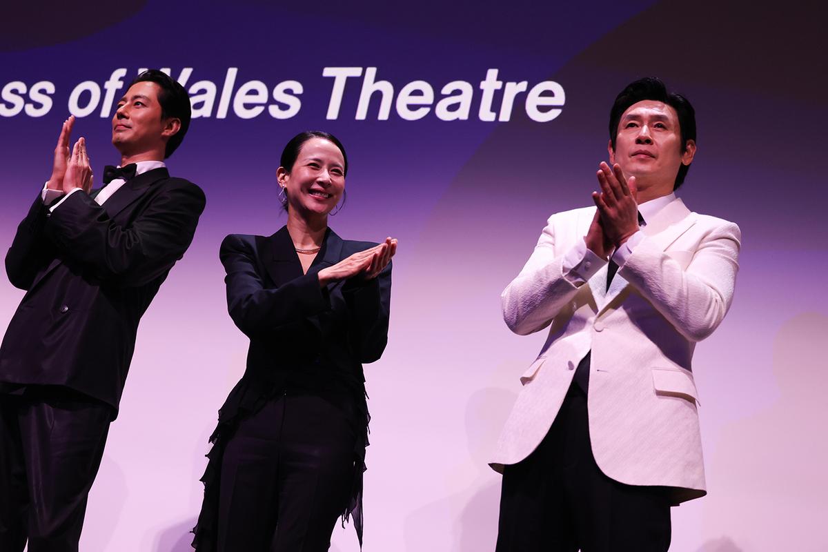 제51회 토론토국제영화제서 '가능한 사랑' 팀 [넷플릭스·셔터스톡 제공. 재판매 및 DB금지]