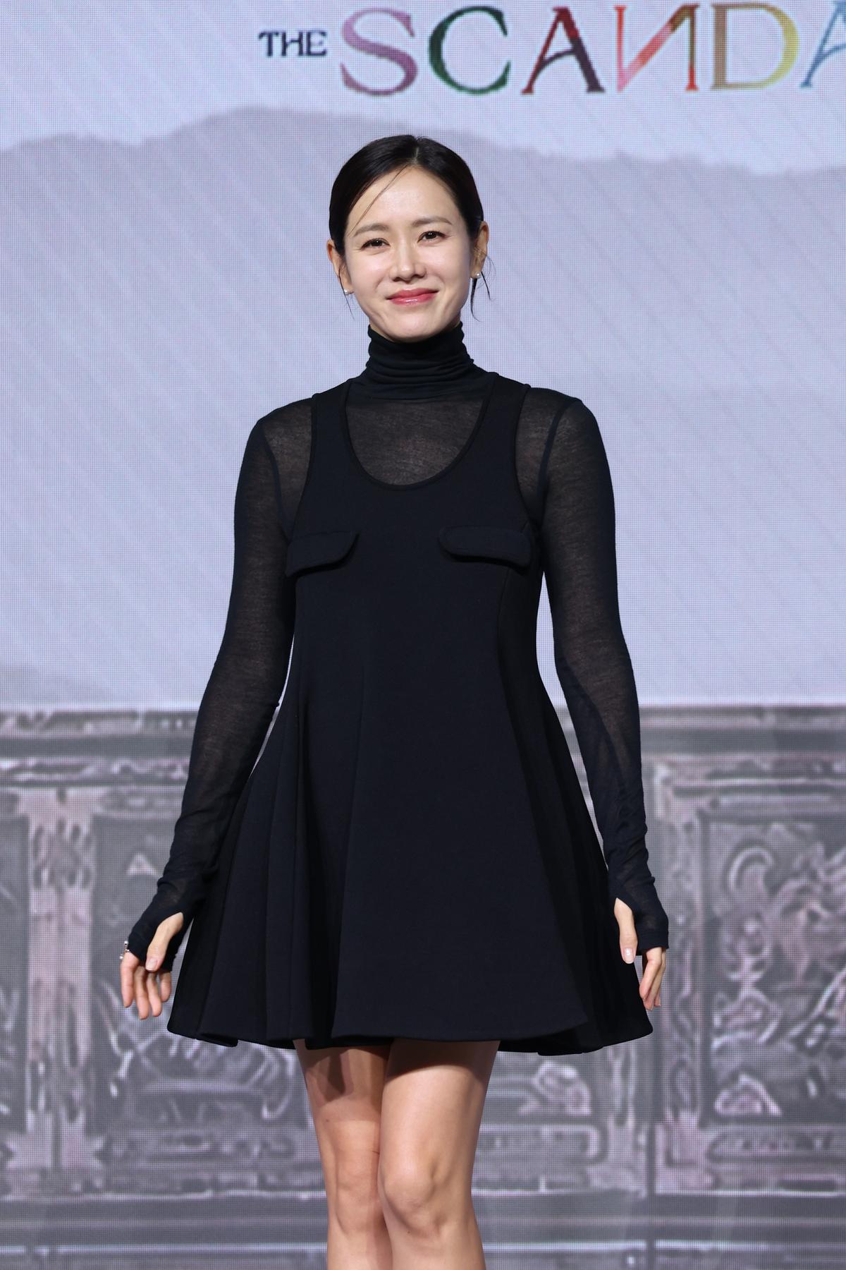 조씨부인 손예진\n9일 서울 종로구 JW메리어트동대문스퀘어에서 열린 넷플릭스 새 시리즈 '스캔들' 제작발표회