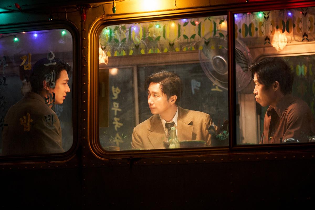 (왼쪽부터) 〈암살자(들)〉 영일 역 이민호, 재환 역 박해일, 철구 역 유해진