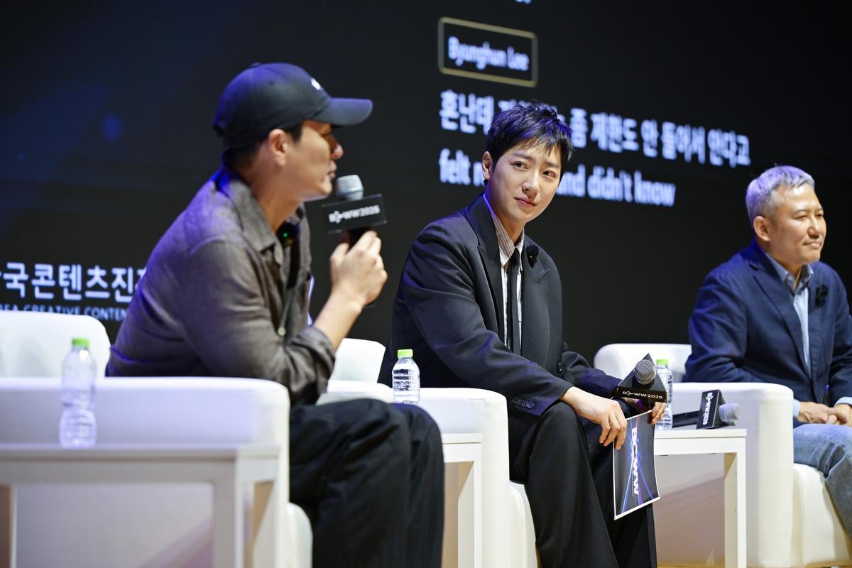 이병헌 감독의 발언을 듣는 배우 이상엽 ['BCWW 2026' 제공. 재판매 및 DB 금지]
