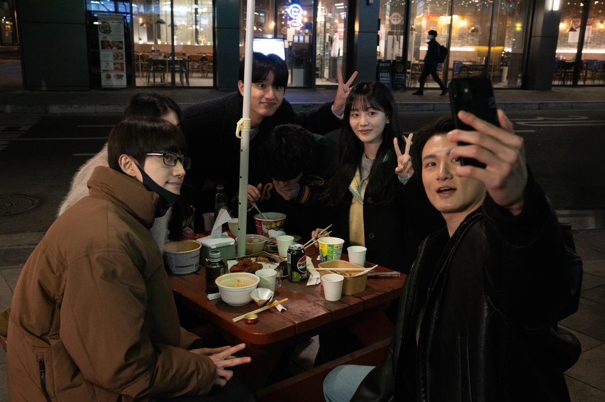최종면접장에 모인 지원자들이 펼치는 예측 불가 심리전 '최종면접' 11월 극장 개봉