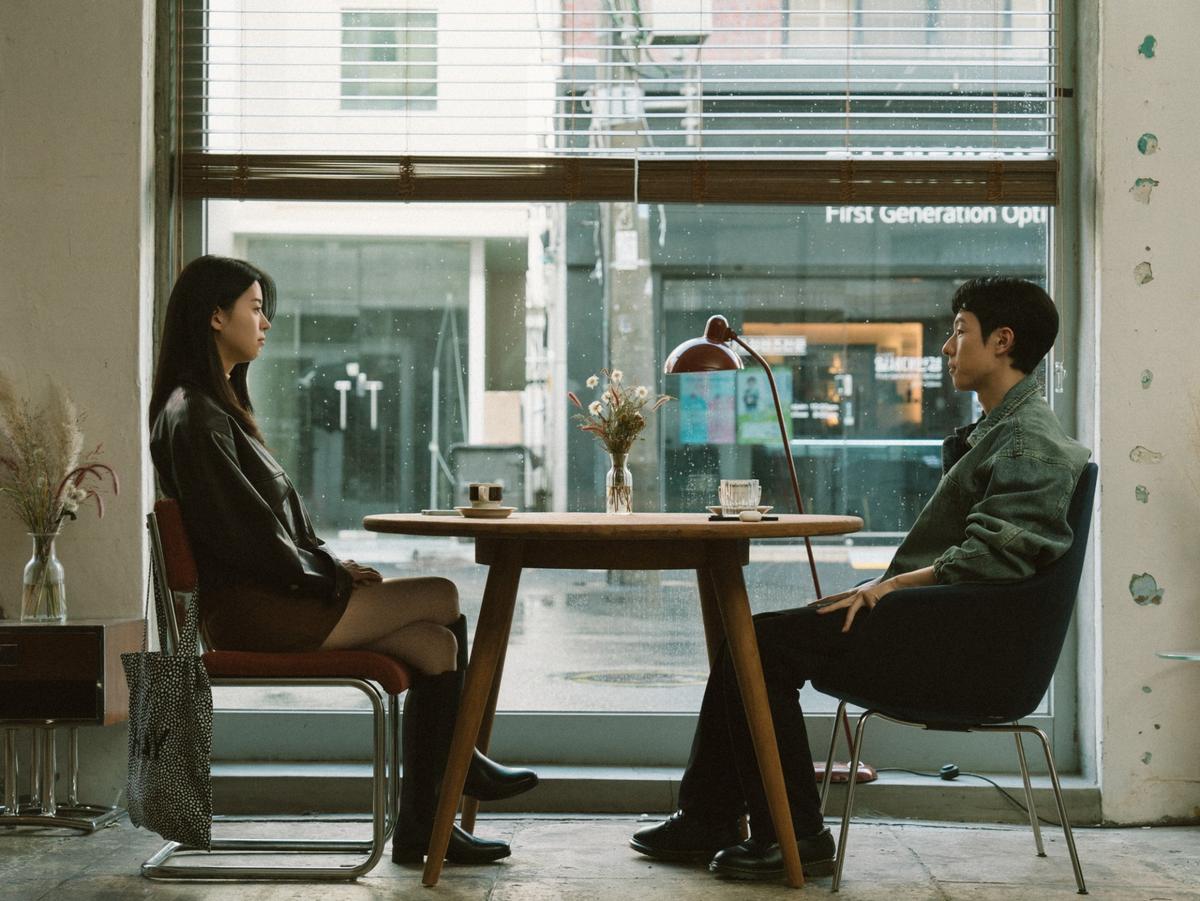 ‘낮과 밤은 서로에게’ 1차 보도 스틸 공개! 커피향 가득, 독보적 무드의 에스테틱!