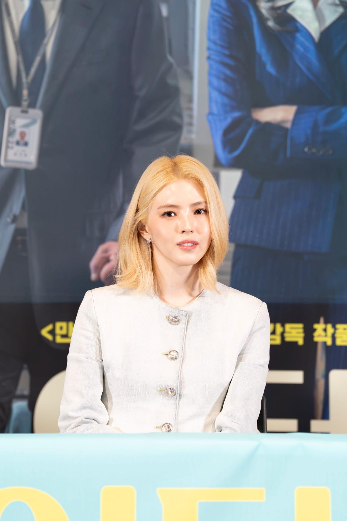 〈인턴〉 기자간담회 현장의 한소희 배우(사진제공=워너브러더스코리아㈜)