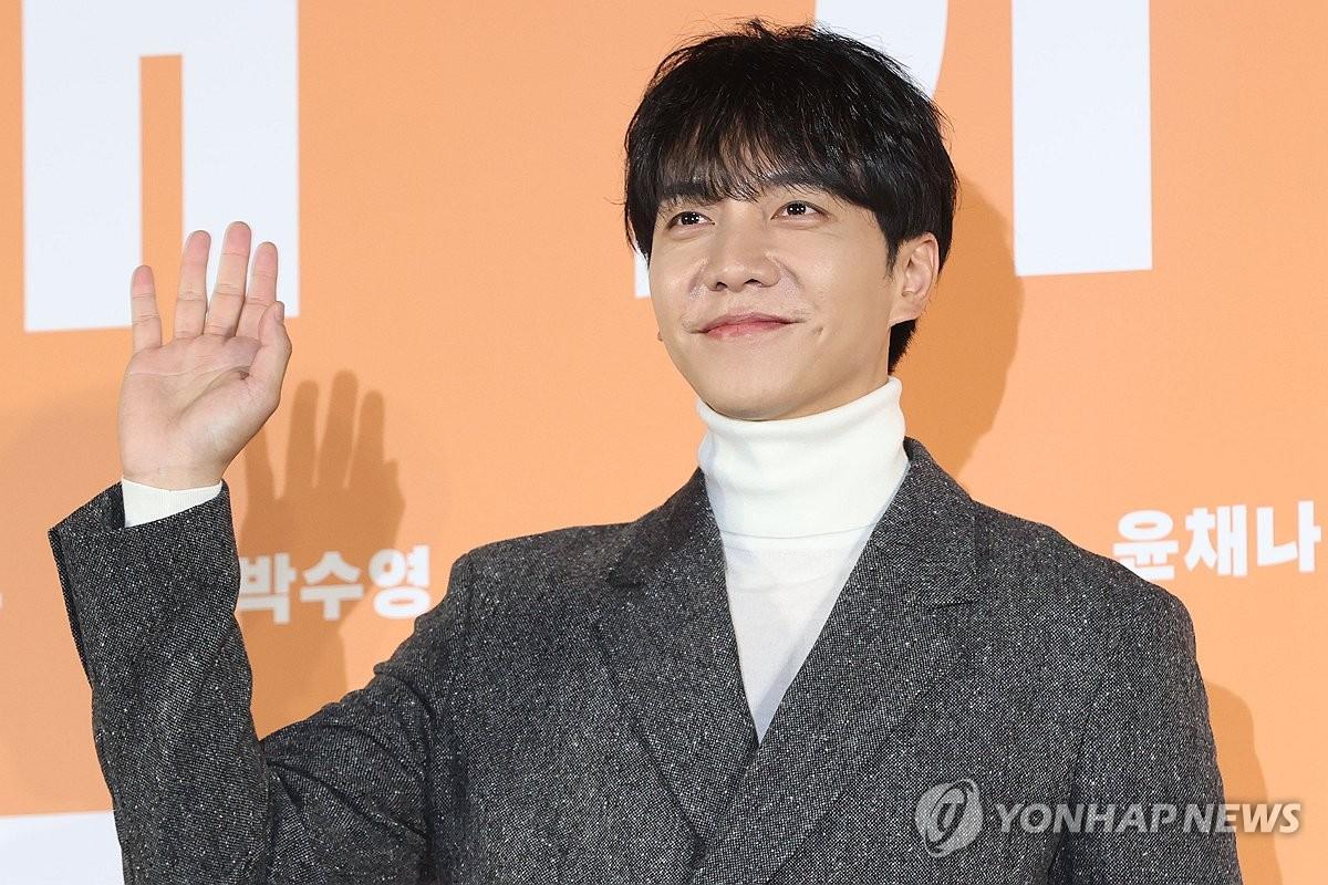 영화 '대가족' 제작보고회에서 포즈 취하는 이승기. 2024.11.12
