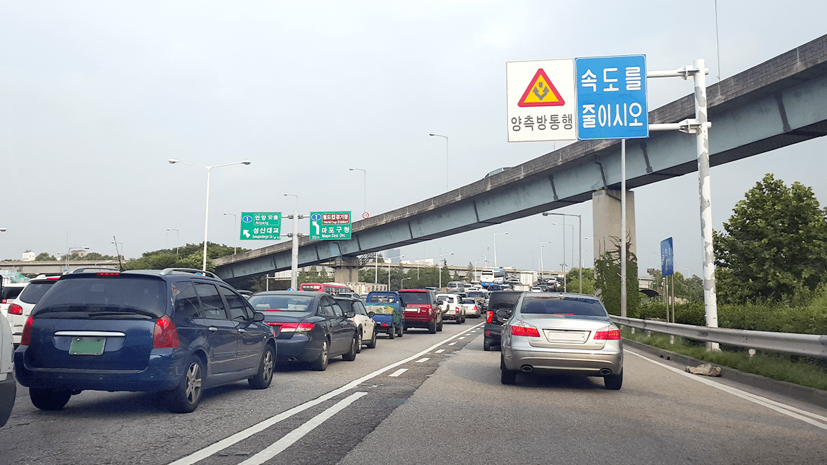 고속도로 본선 합류를 위해 대기중인 차량 / 사진=게티이미지뱅크