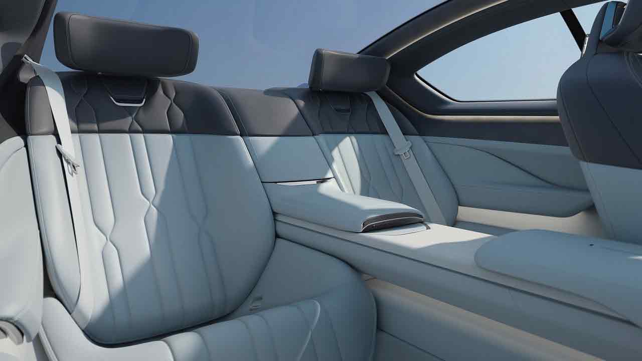 BMW 알피나 콘셉트 2열 실내 / 사진=BMW