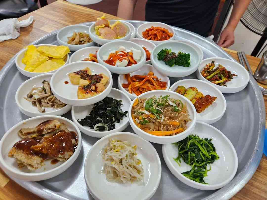 20첩 반상이 나오는 식당