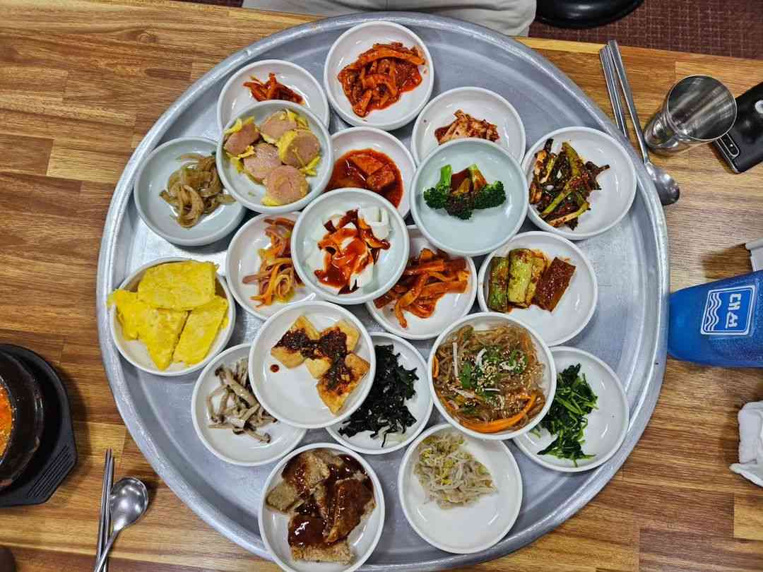20첩 반상이 나오는 식당
