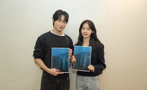 (왼쪽부터) 윤찬영, 아린 [사진=롯데엔터테인먼트]