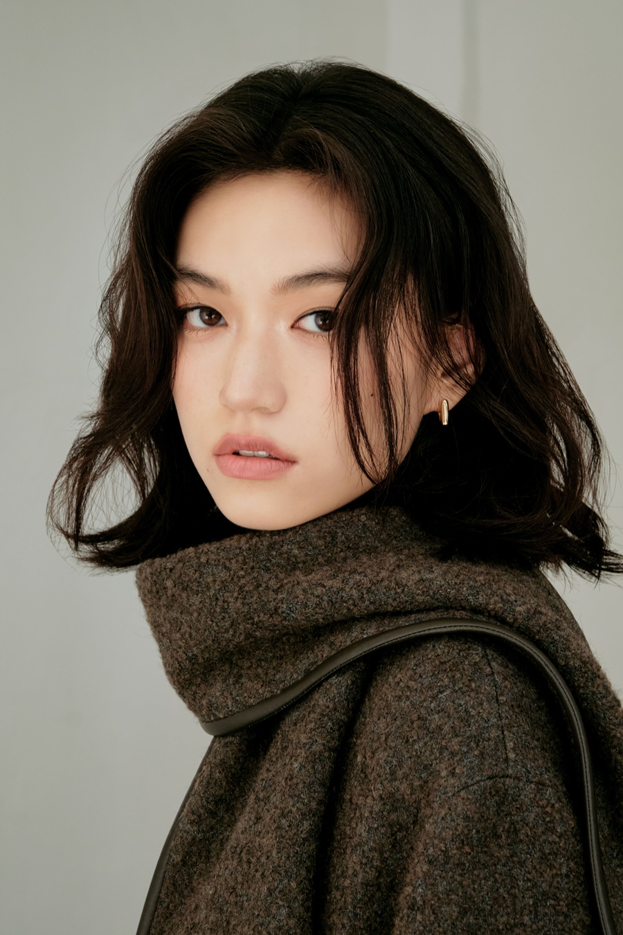 김도연, 절제된 스타일링으로 완성한 겨울 스타일링…고요한 아우라 [화보]
