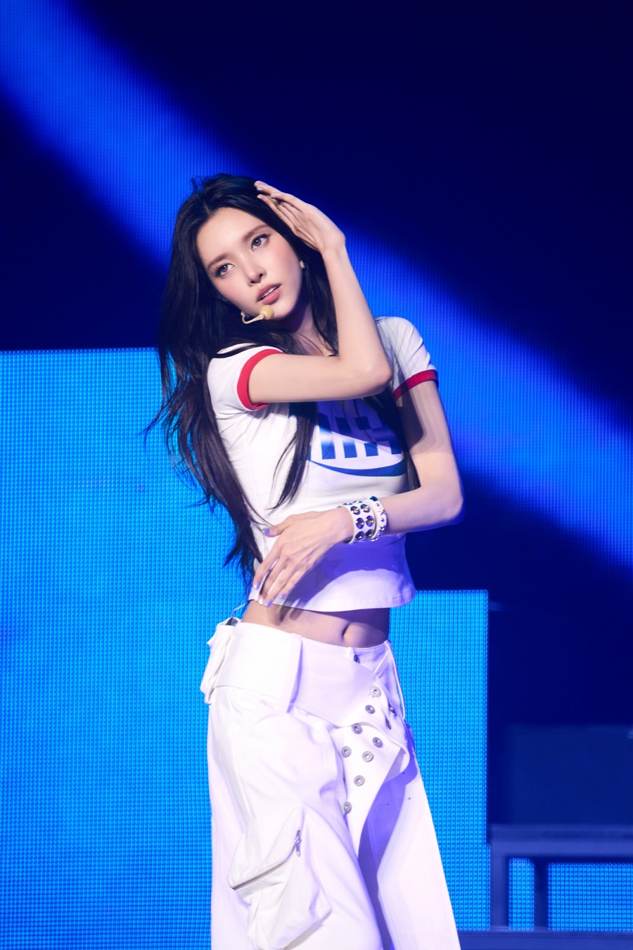 아일릿, 콘서트 통해 '체포하겠어' 무대 첫 선…'활동 중단' 모카 챌린지 동참