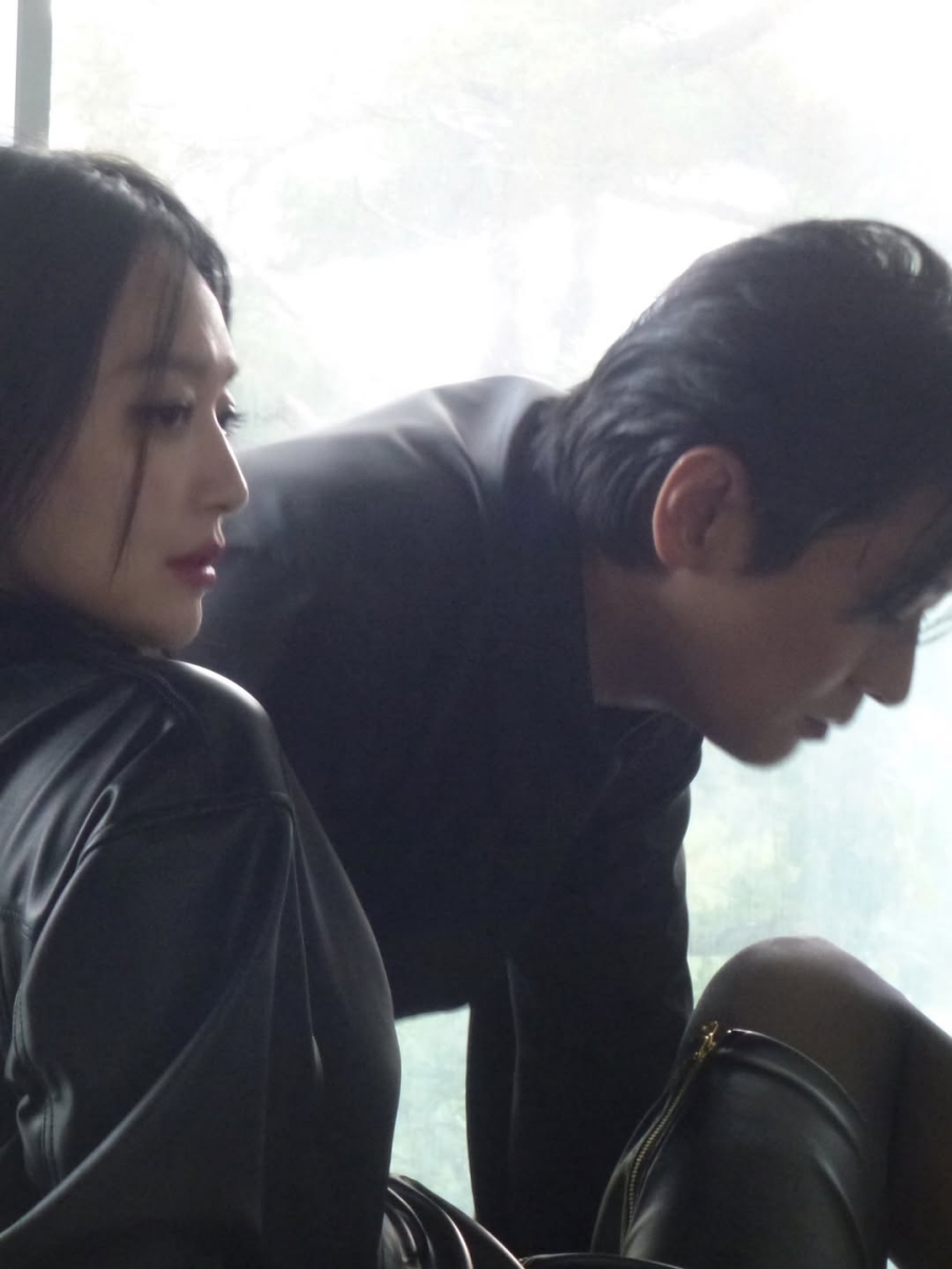 주지훈, 신민아 터치하다 바로 포즈 변경…'♥김우빈' 의식했나