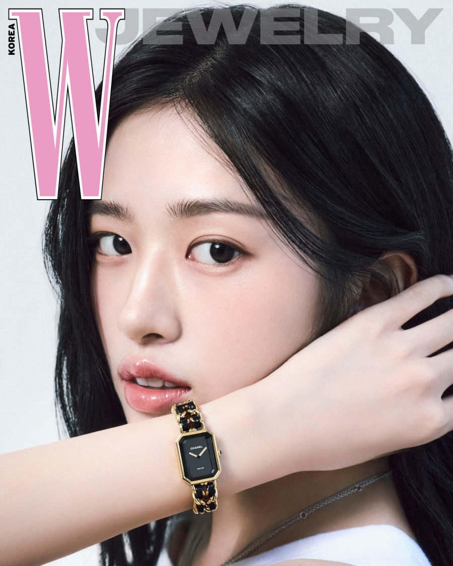 안유진, 점점 더 예뻐지네…과감한 패션에 청초한 매력 [화보]