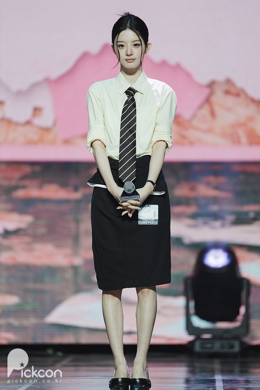 아일릿 민주, 체포 당하고 싶은 비주얼 (포토)