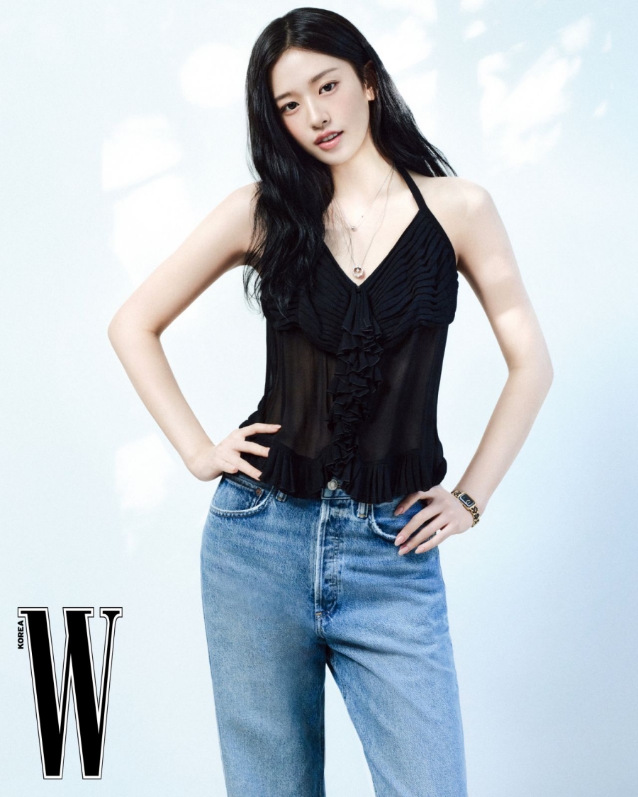 안유진, 점점 더 예뻐지네…과감한 패션에 청초한 매력 [화보]