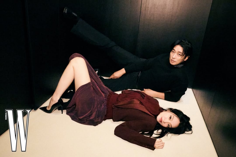 주지훈, 신민아 무릎 냄새 맡기 포즈? 전국민 '김우빈' 눈치보기 돌입