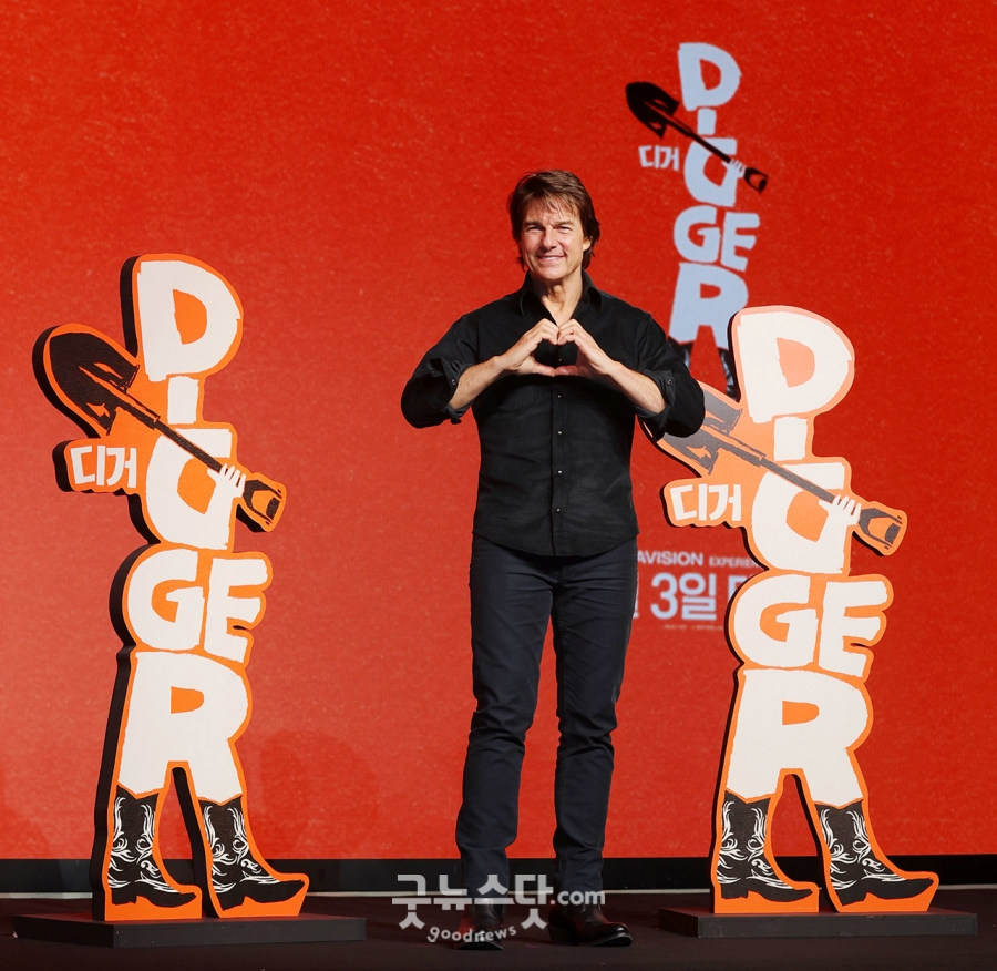 '13번째 내한' 톰 크루즈, 자연스러운 K-하트 (포토)