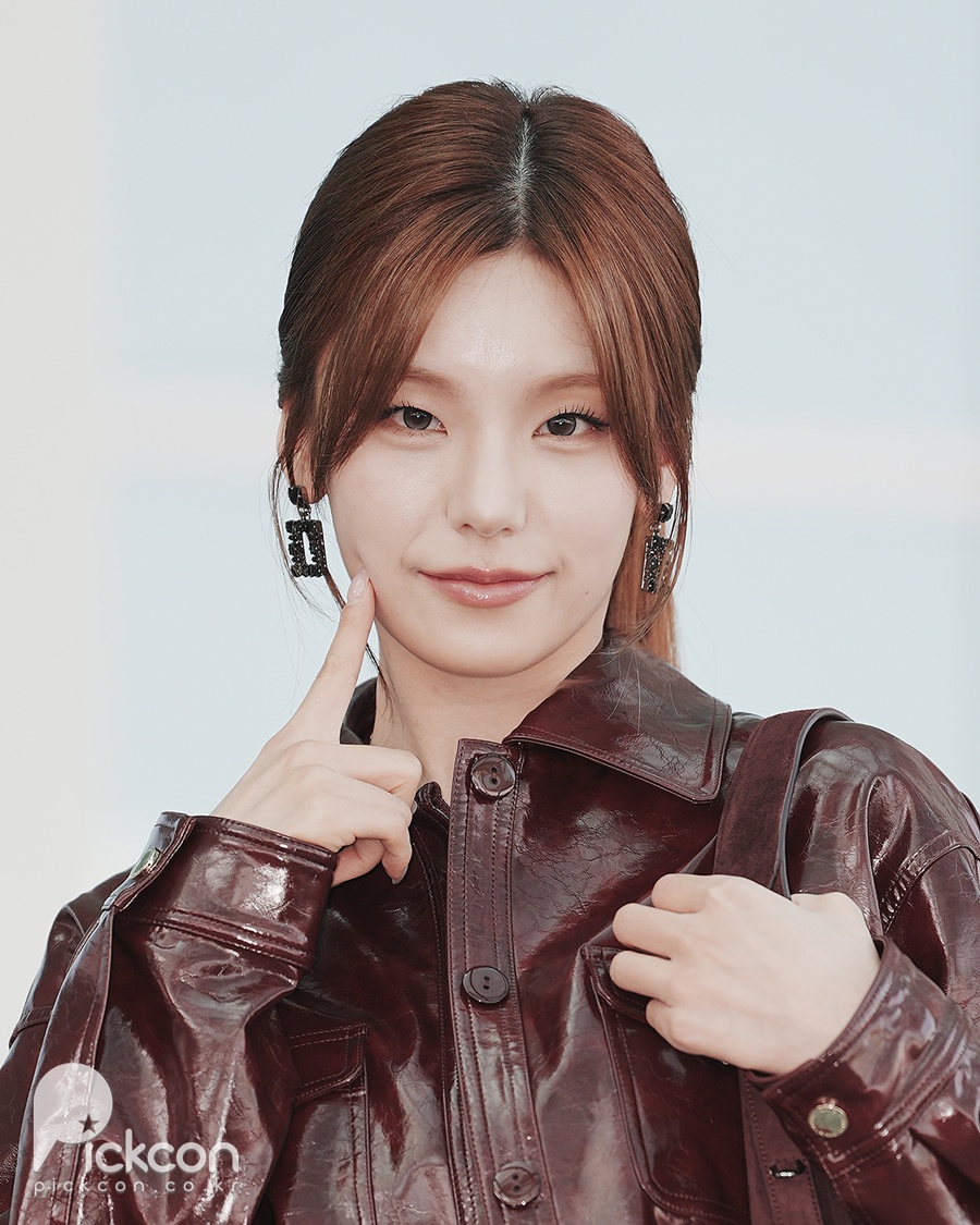 ITZY 예지, 버건디로 물든 가을 여신 (포토)