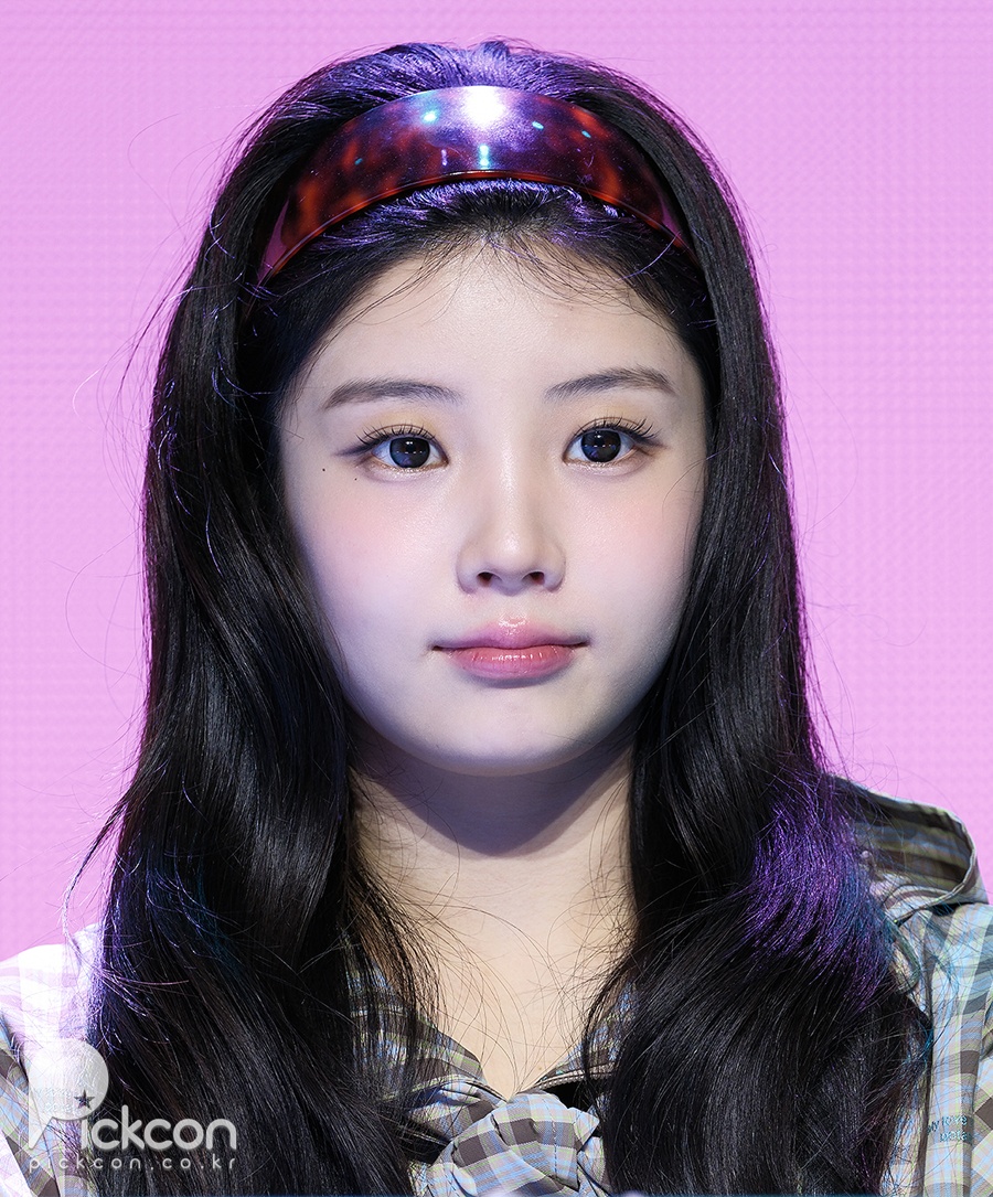 아일릿 원희, 빠져들 것 같은 초롱초롱 눈빛 (포토)