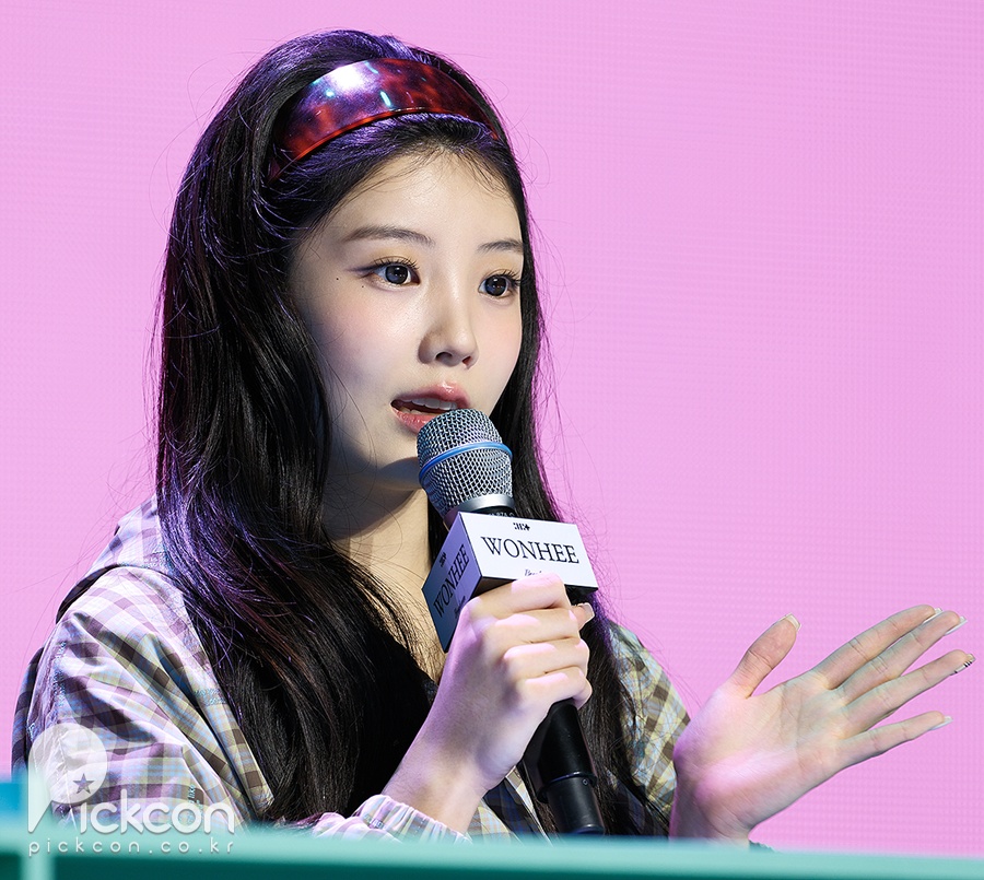 아일릿 원희, 빠져들 것 같은 초롱초롱 눈빛 (포토)