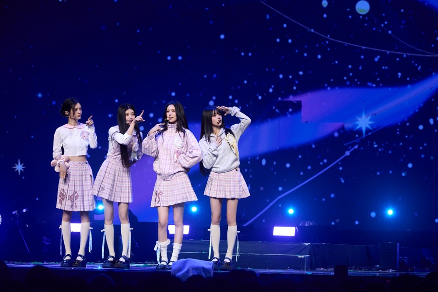 아일릿, 콘서트 통해 '체포하겠어' 무대 첫 선…'활동 중단' 모카 챌린지 동참