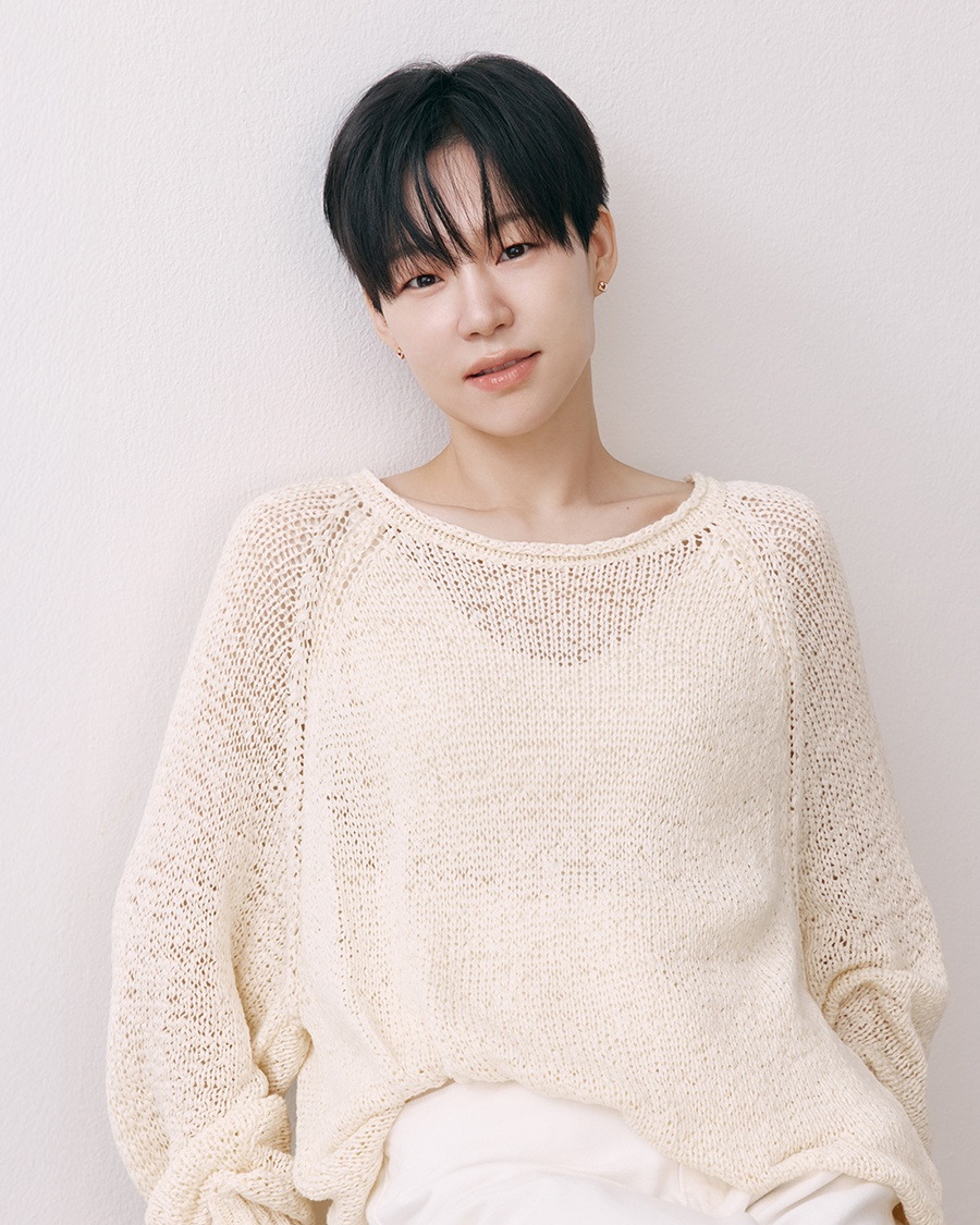 한예리, 숏컷도 완벽 소화하는 '잘생쁨'…다채로운 매력 담은 새 프로필 공개