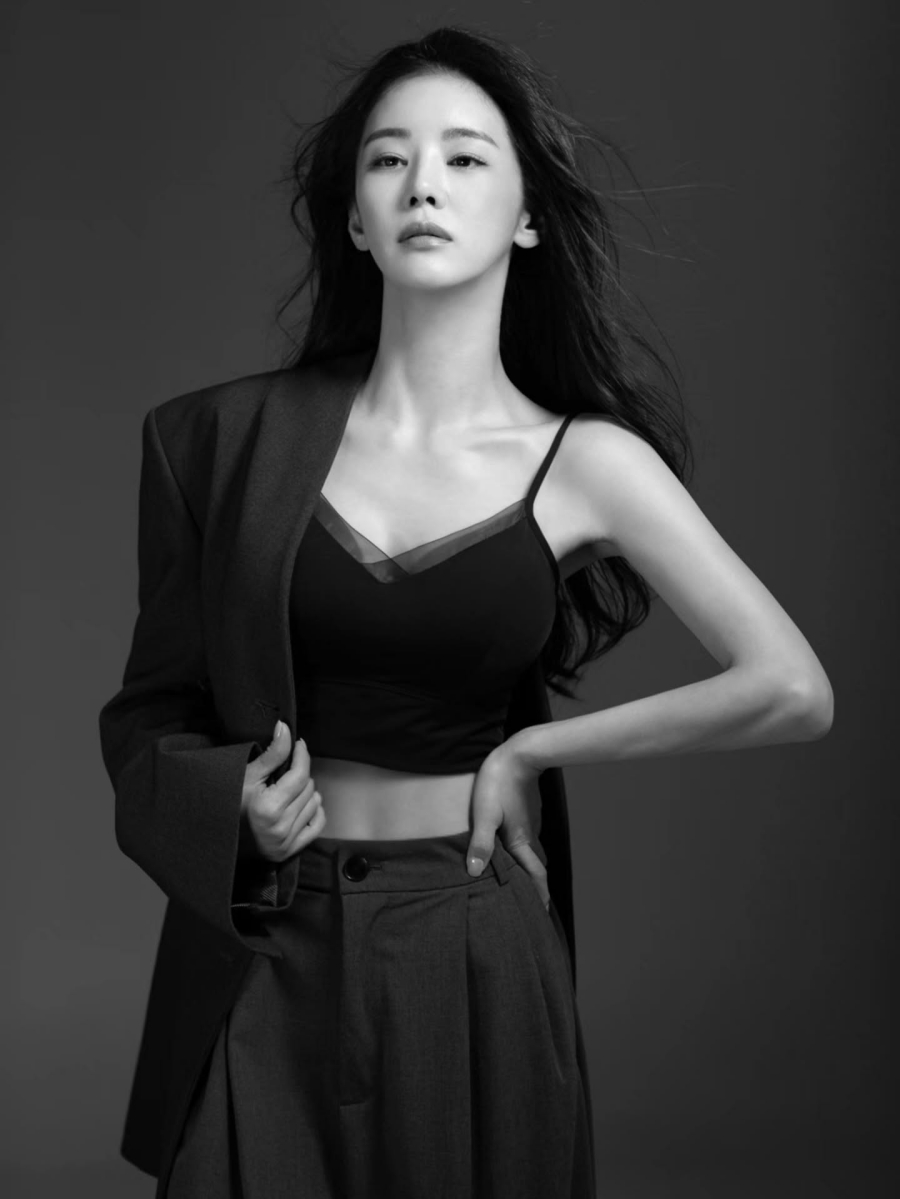 이가령, 재킷 안에 속옷 뿐? 당당하게 드러낸 성난 복근 '40대 안 믿겨'