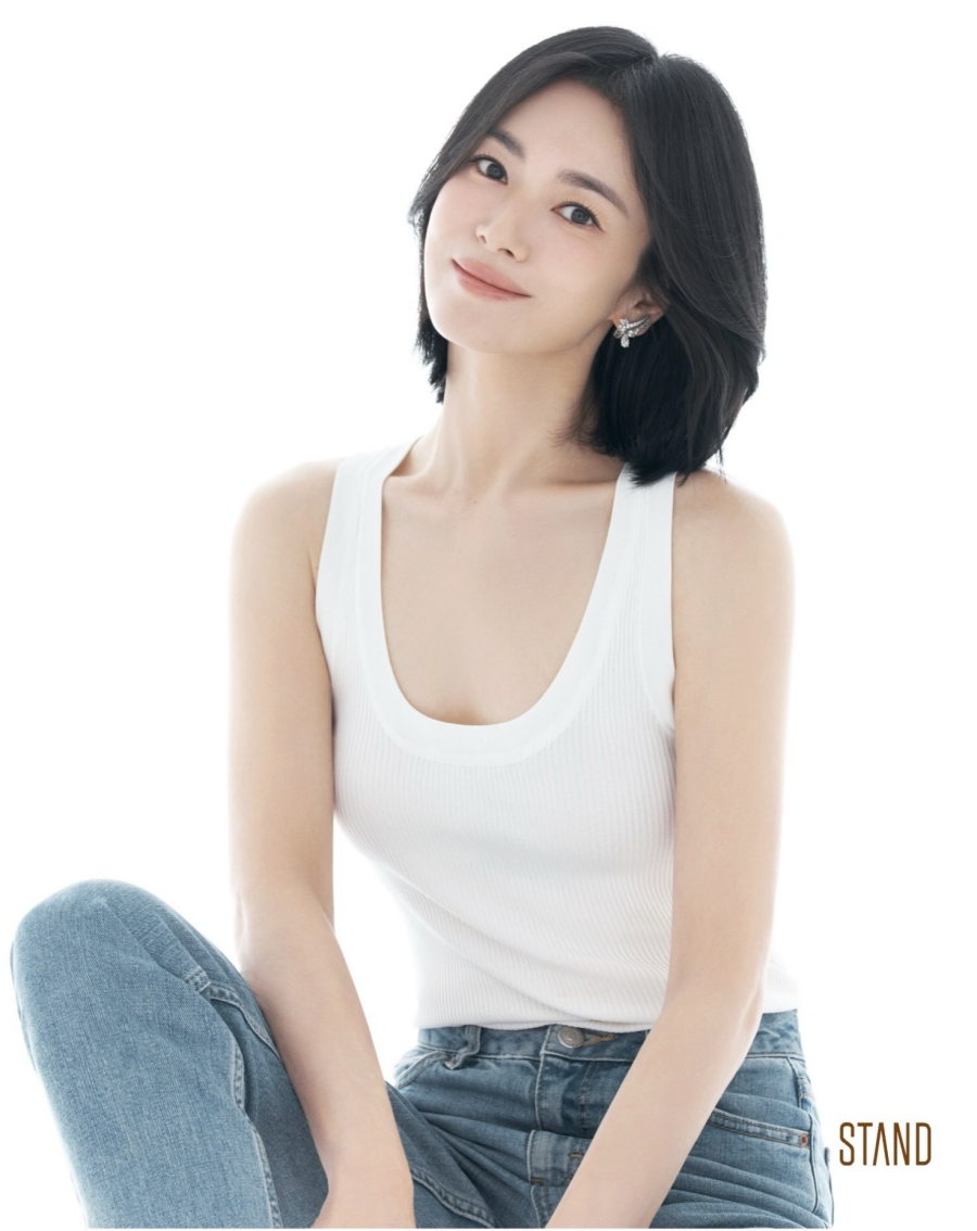 송혜교, 깊은 U넥에 청순글래머 자태…새 출발