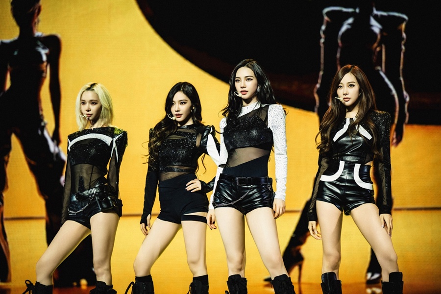 '대상포진' 윈터도 무대 올랐다…에스파, 시제석까지 매진된 LA 콘서트 성료