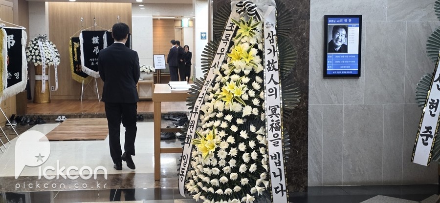 故 최불암, 영정사진 속 환한 미소…영원히 그리울 웃음 (포토)