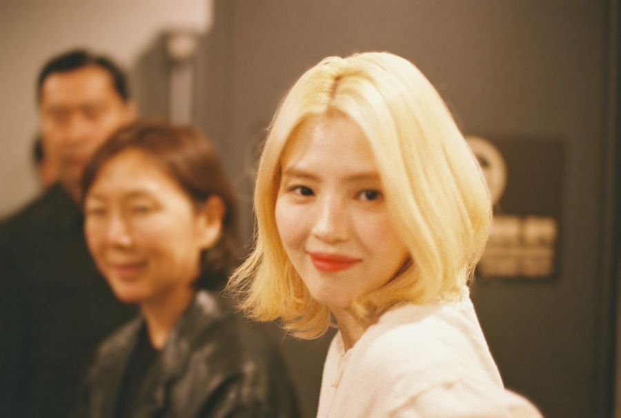 한소희, 김준한 사진에 왜이렇게 열심히야…훈훈한 팀 '인턴'
