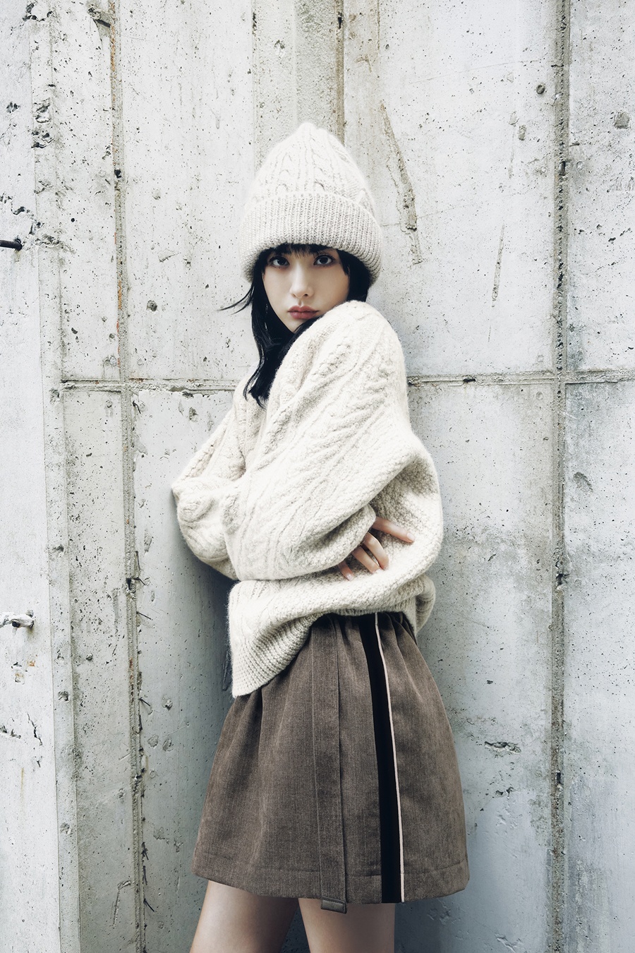 나나의 겨울은 다르다…E.B.M만의 구조적 실루엣 담은 26 WINTER [화보]